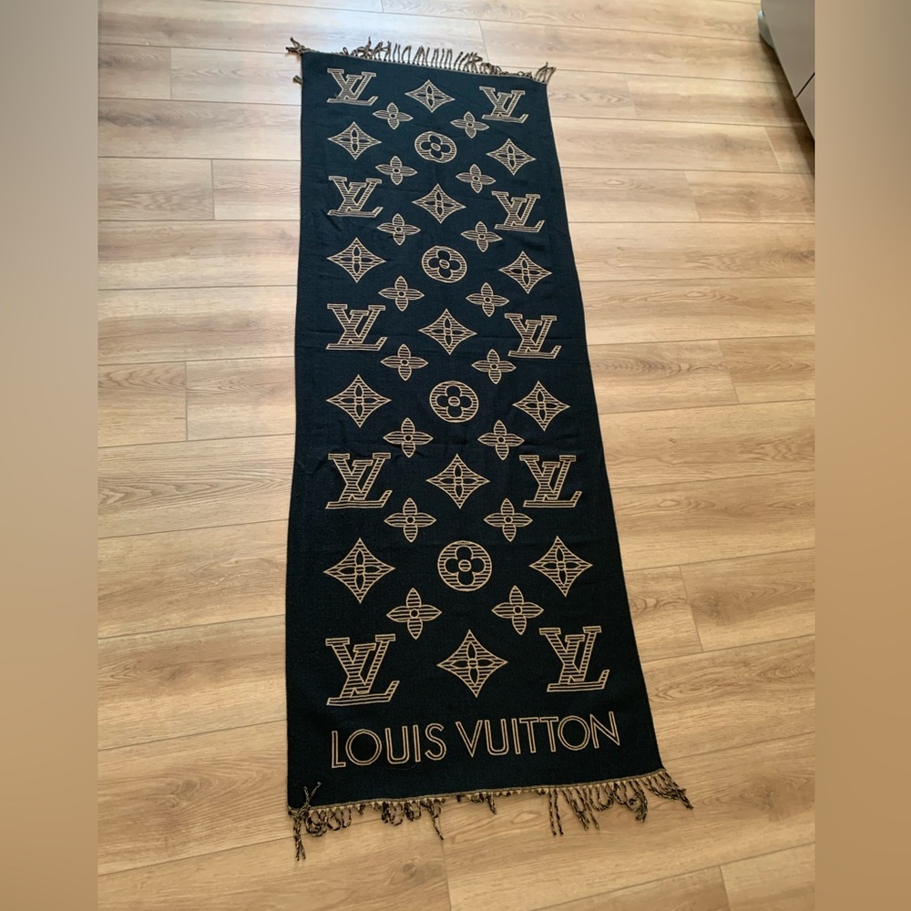 Louis Vuitton Black and Gold Scarf